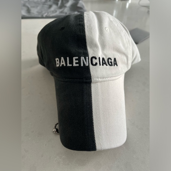 Balenciaga 50/50 Black and White Baseball Cap - Picture 2 of 8